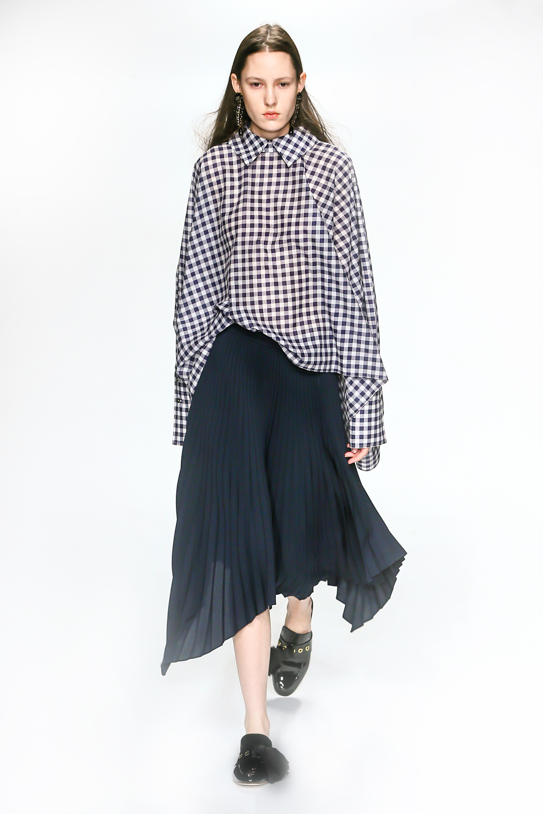 DOUCHANGLEE最新2019春夏SIGNAL系列挑战信号错置服装尺度