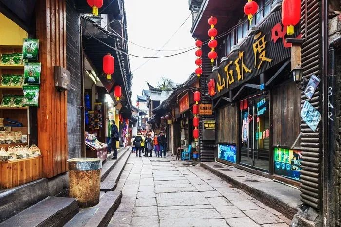 湖南凤凰古城红色旅游,红辣椒旅游