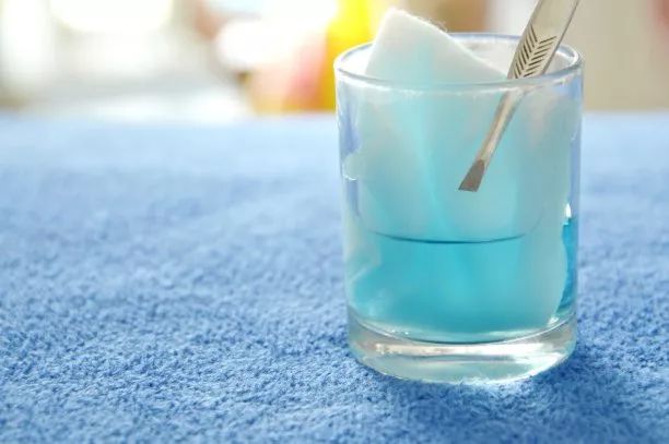 刀伤口用碘伏还是用碘酒消毒好,酒精碘酒红药水哪个消毒方法好