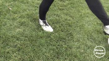 底线零角度射门教学,脚尖捅球踢得又高又远射门教学