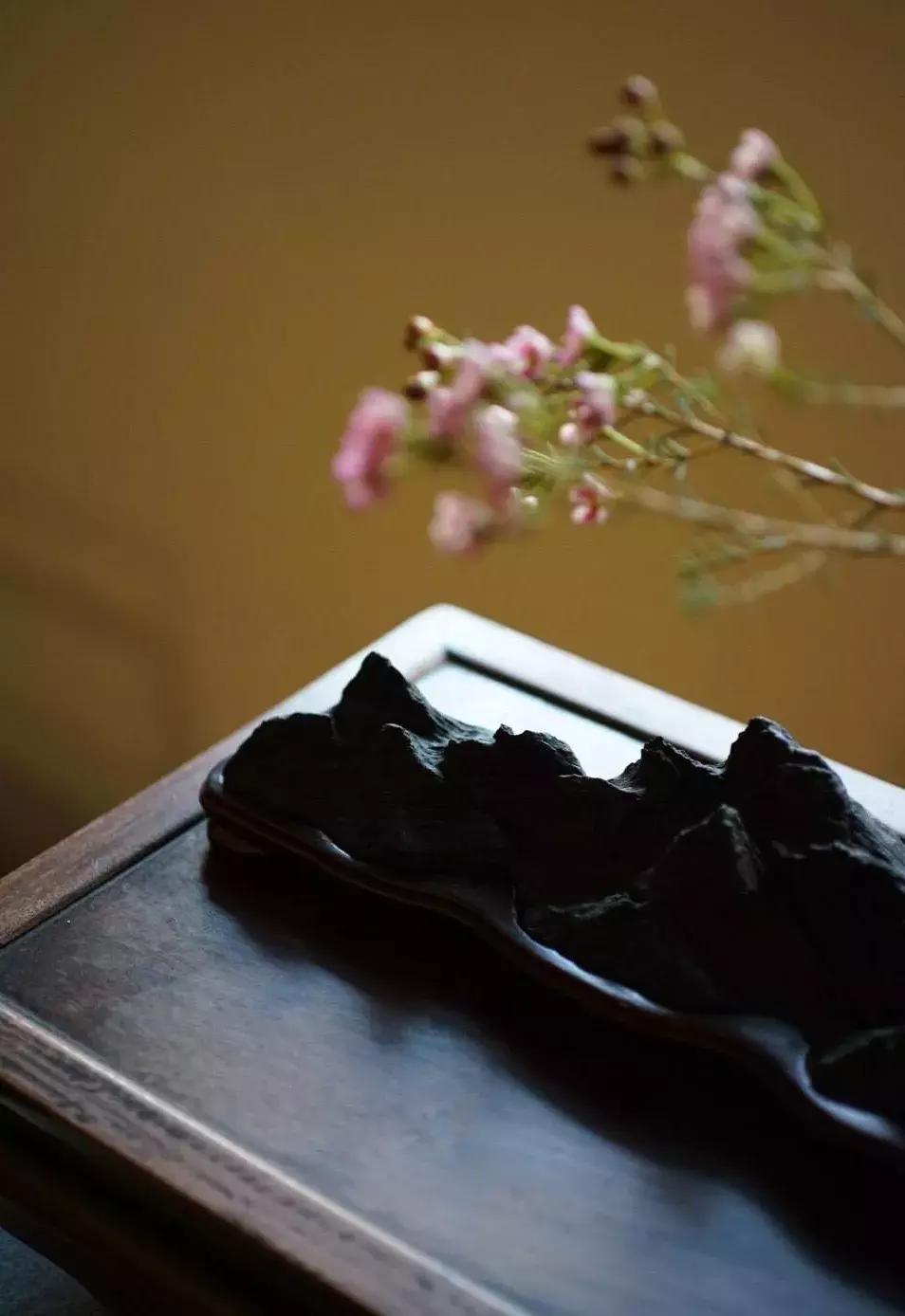 经典丨水深浪静，人贵声低！