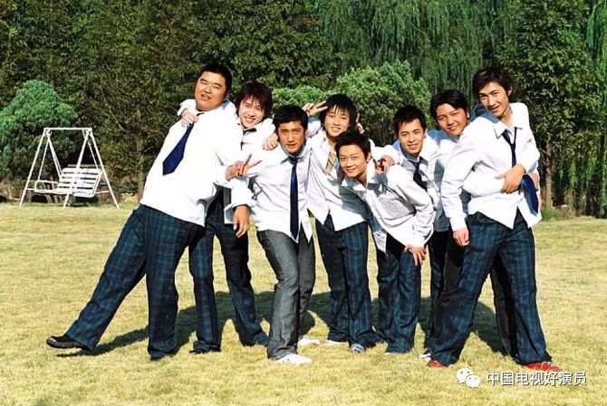 剧迷不忍韩进队长领便当何明翰《橙红年代》中诠释警察角色获赞