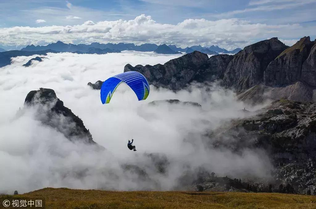 化身腾云驾雾的神仙！阿尔卑斯山滑翔了解一下？真的很酷~
