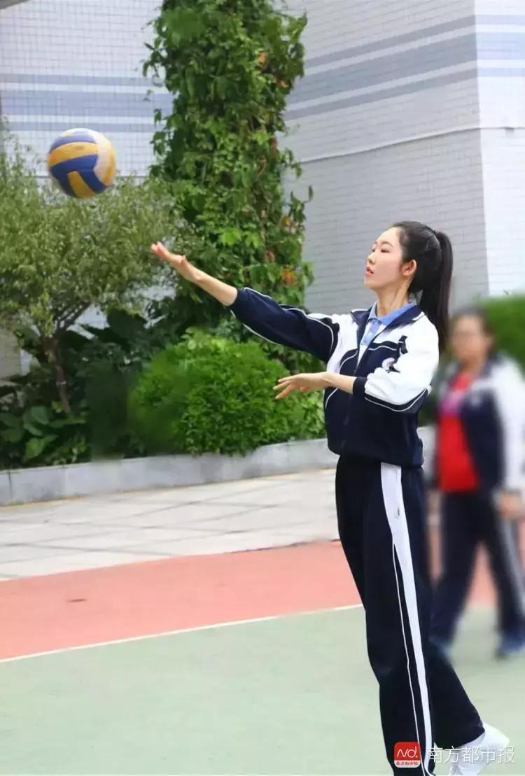 16岁深圳高二女生惊艳国际T台！她还是学霸，照拿奖学金