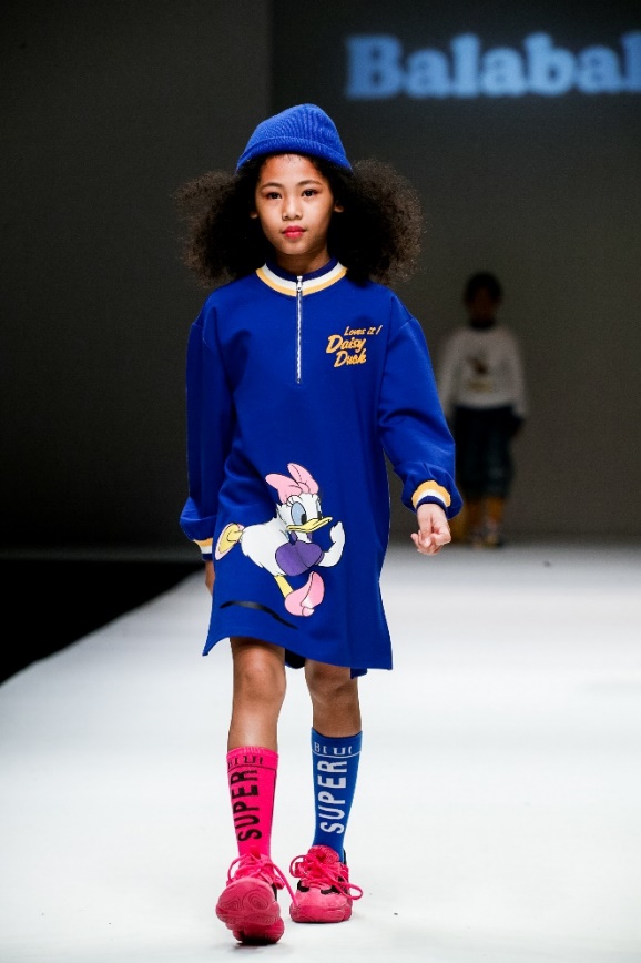 巴拉巴拉唐老鸭羽绒服深蓝,巴拉巴拉迪士尼唐老鸭联名款