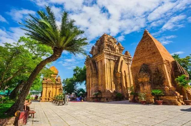 国外如何优雅而不尴尬给小费 (去国外怎么注意小费)