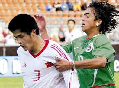 他曾是国足队长搭档,主队退赛给他巨大打击,来年恐只能踢中乙