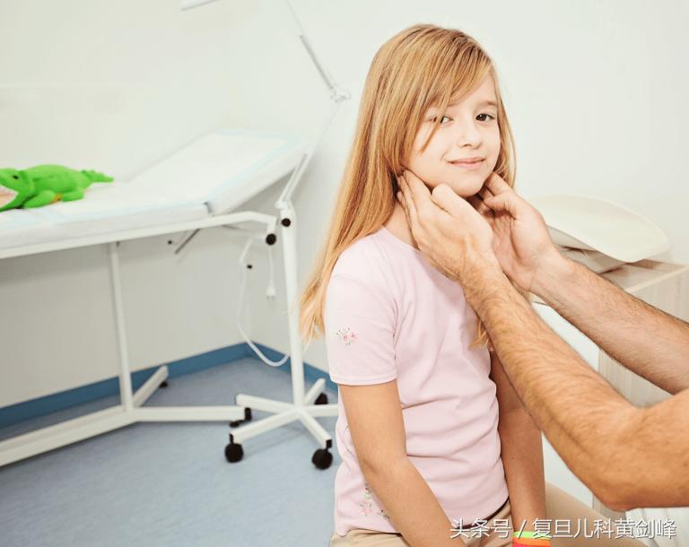 小孩脖子上摸到小疙瘩怎么回事,宝宝脖子上摸起来有疙瘩怎么回事