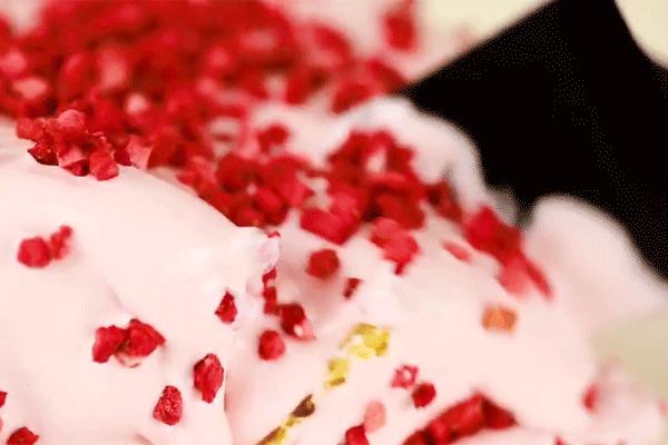 等了三个小时的爆浆奶盖蛋糕,草莓奶盖爆浆蛋糕哪家好吃