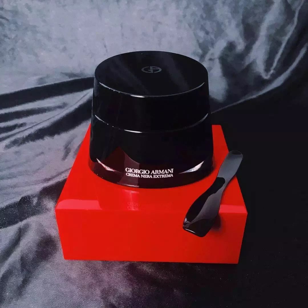 卡粉妆前怎么保湿教程,秋冬底妆起皮卡粉怎么办