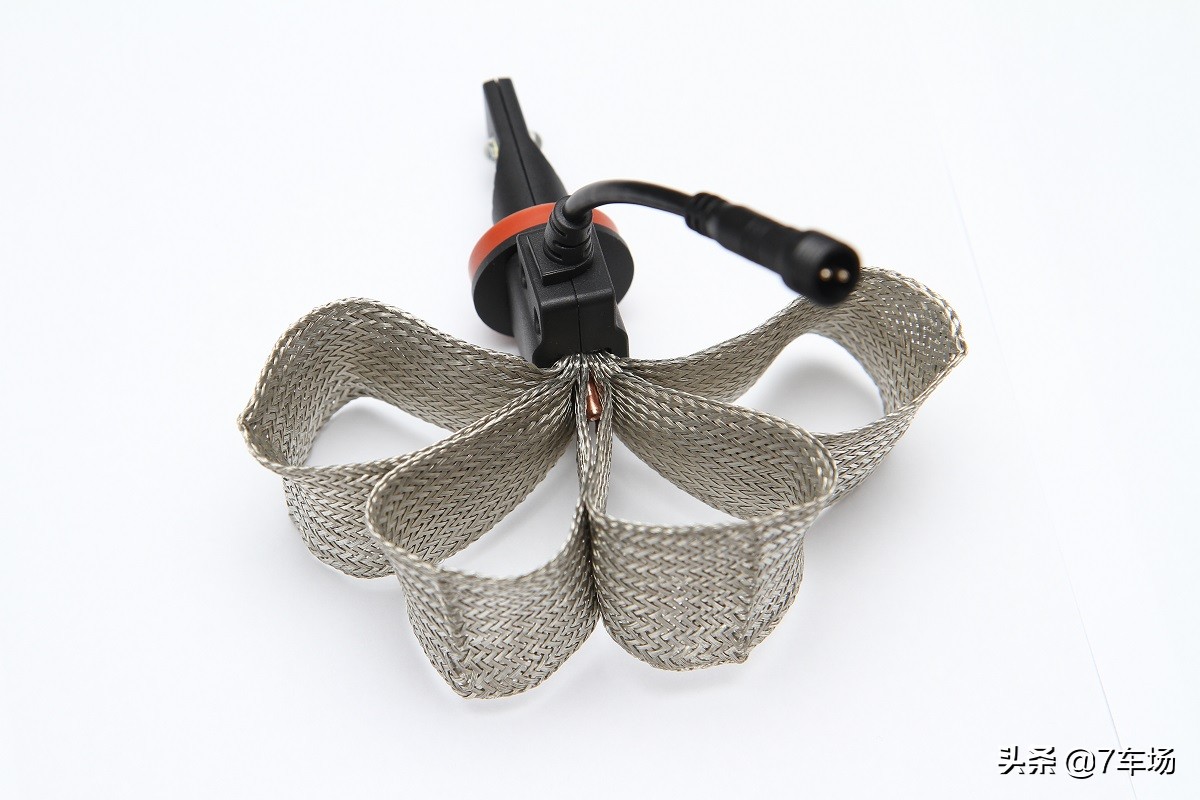 晚上开车车灯刺眼怎么办,车灯卤素灯泡怎么选