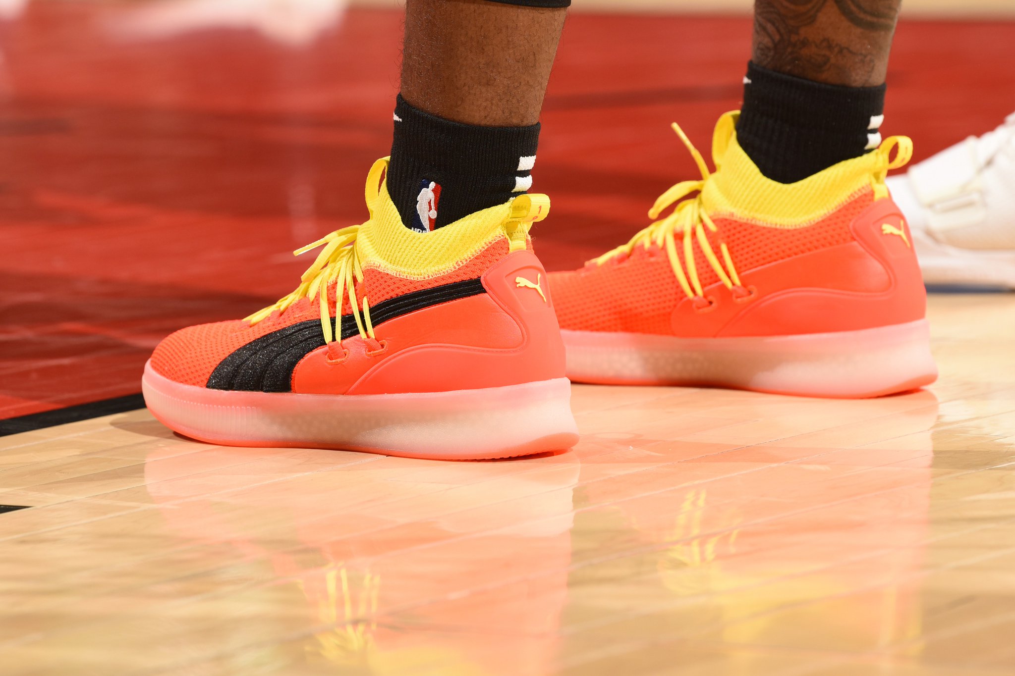 NBA今日球鞋精选：杜兰特蜜汁审美自创鸳鸯鞋安踏为汤神出新款