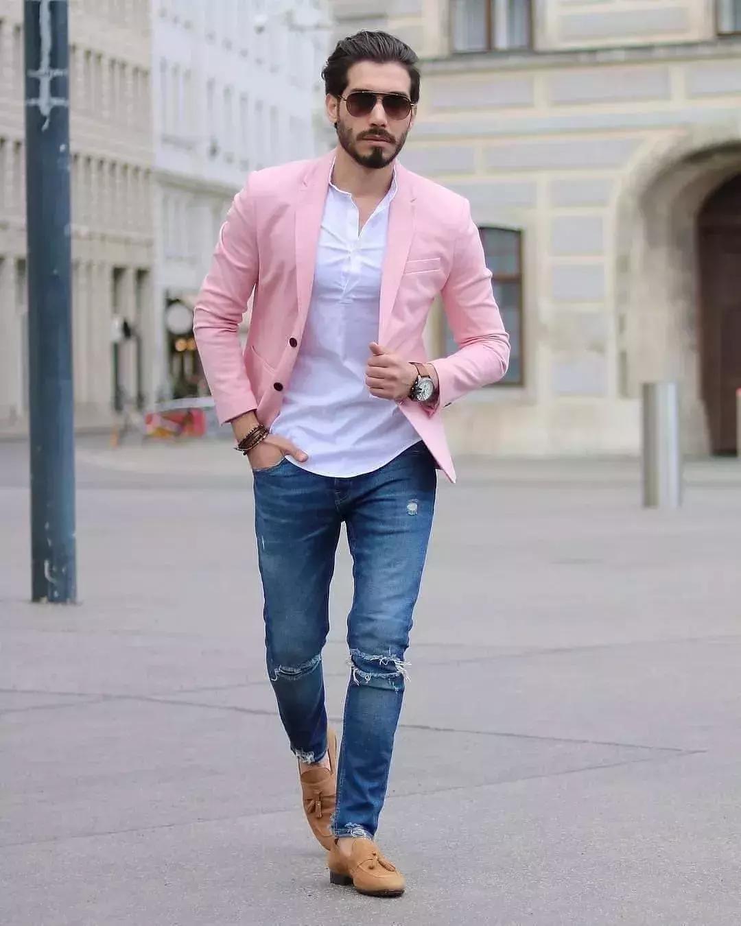 摆脱“全员恶人紫”和“原谅绿”,粉色才是最时尚的颜色