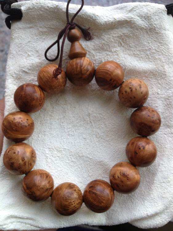 红木上光保养剂,红木手串保养擦什么油好