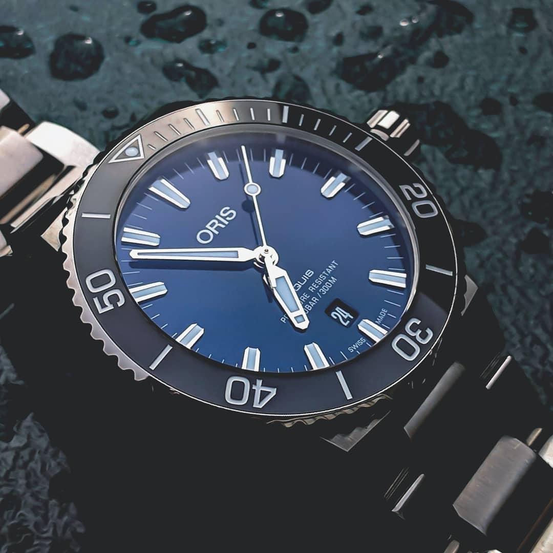 康卡斯和豪利时潜水表哪个好,绿水鬼掰手腕