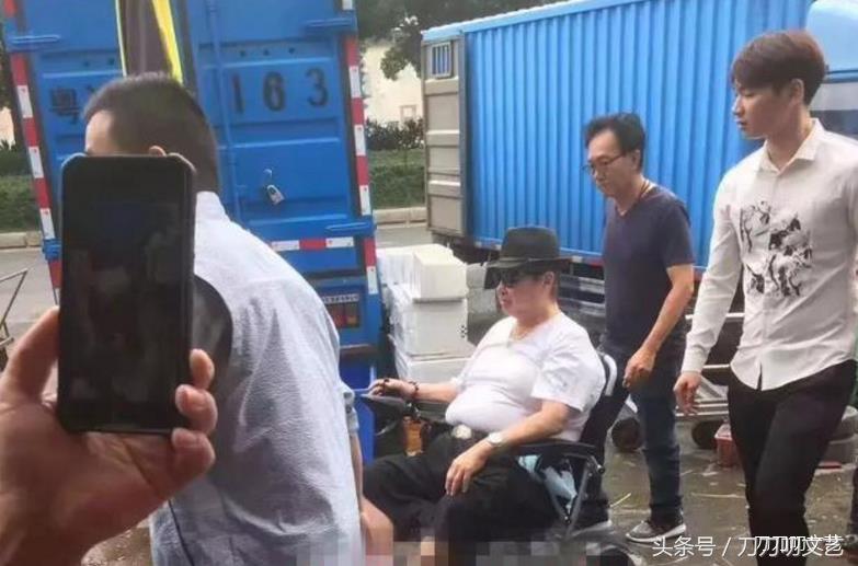 洪金宝对比李连杰谁地位高,洪金宝和李连杰哪个地位高