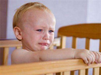 孩子尿黄味大,小孩尿黄有味