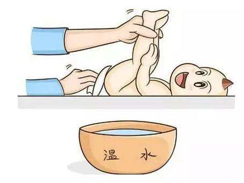 给孩子用尿布注意什么,给男孩换尿布注意事项