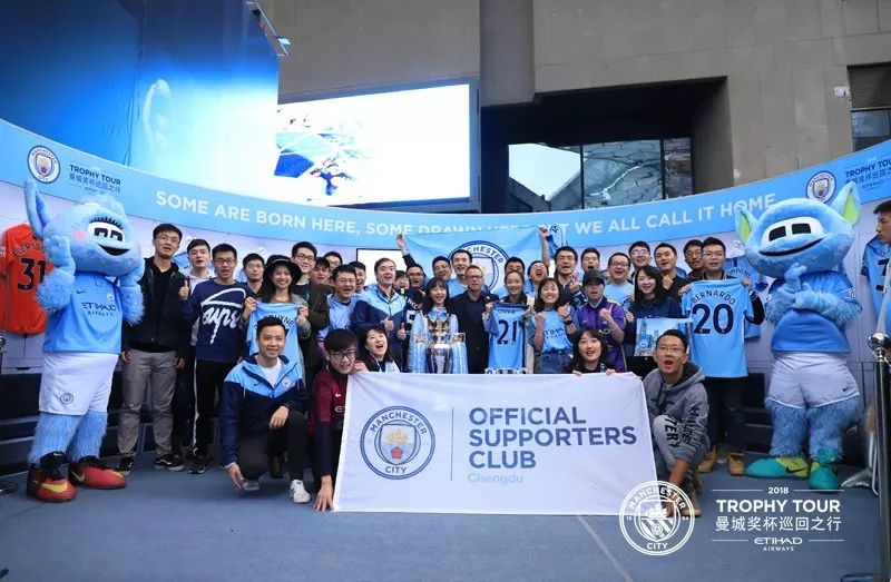 球星、赏川剧、看球蹦迪？奖杯中国行成都精彩瞬间全纪录！