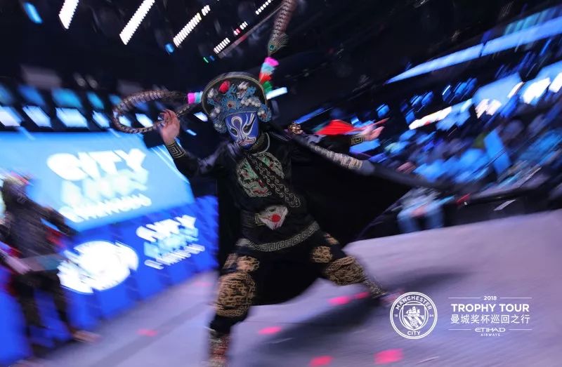 球星、赏川剧、看球蹦迪？奖杯中国行成都精彩瞬间全纪录！