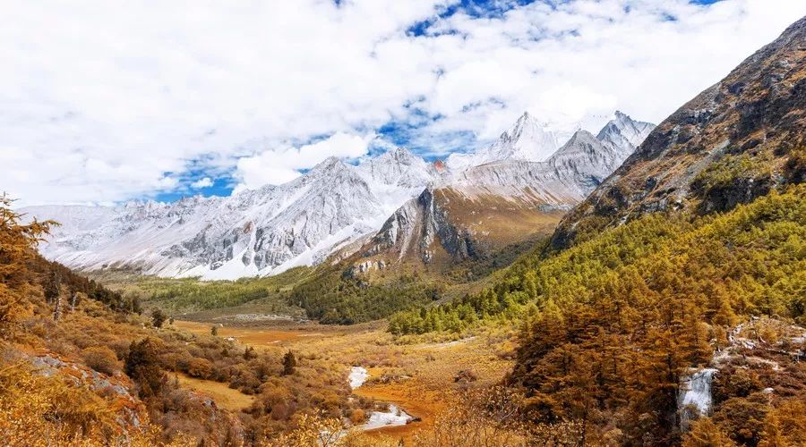 稻城亚丁旅游攻略 (西藏稻城亚丁美景)