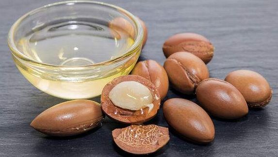 有了全世界3秒卖一瓶的“液体黄金“，干燥、长痘就与你无缘了！