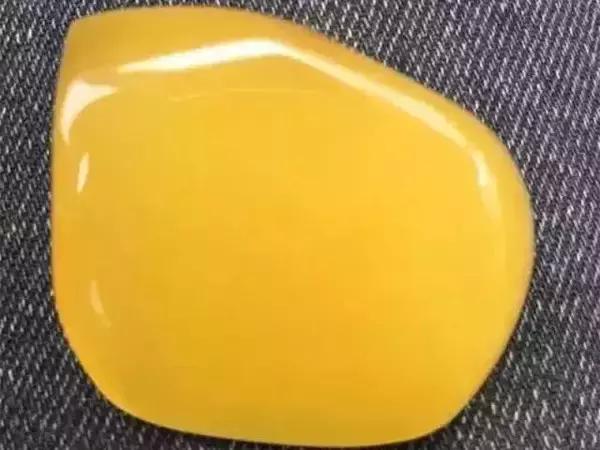 蜜蜡造假工厂：中国订单太多，锅炉都爆炸了！