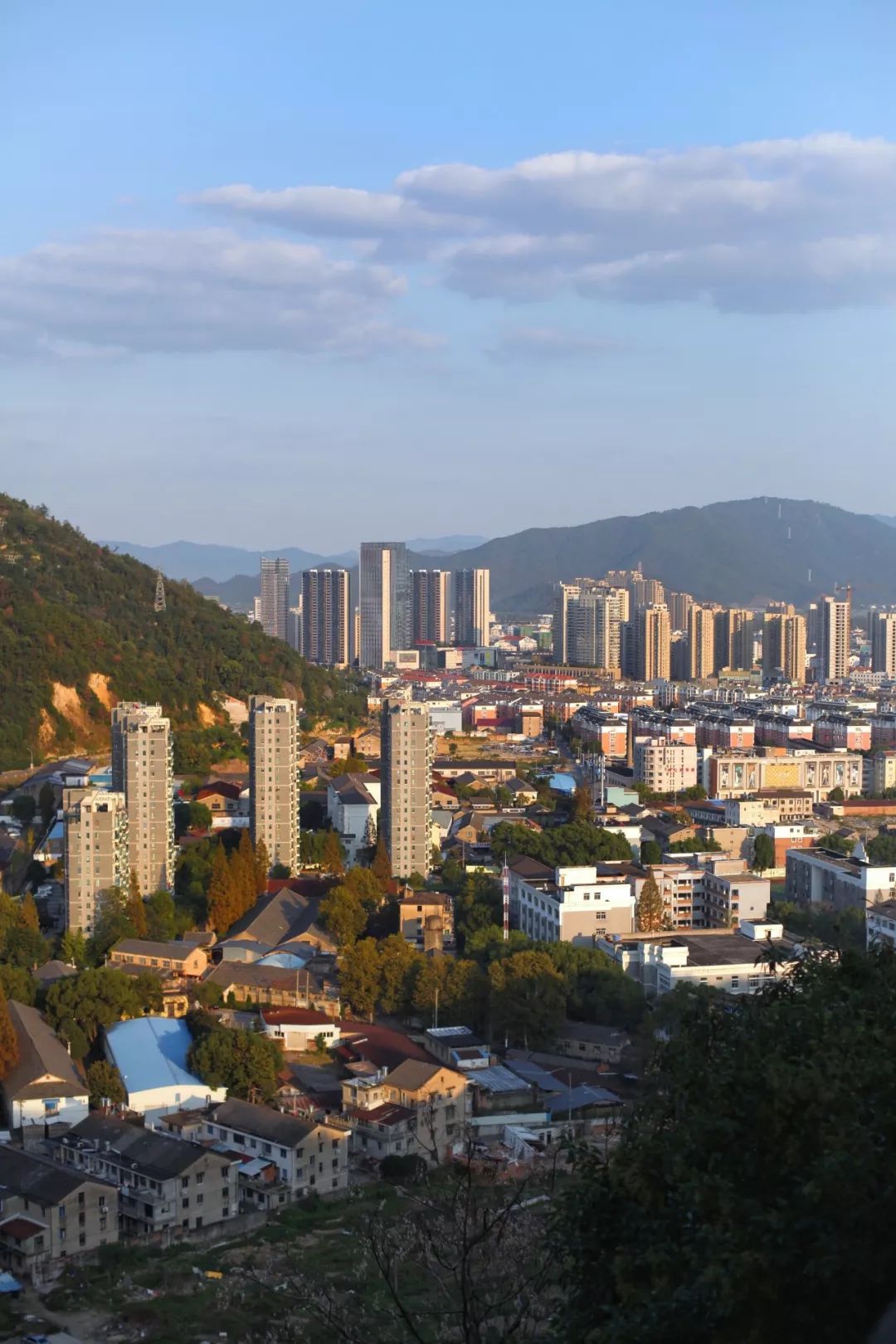 没有人来人往的城市,没有人山人海的地方