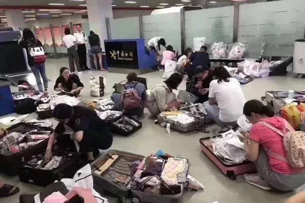 小心被重罚！回国帮亲友带礼物或被税！最高可罚50万！