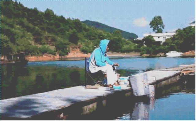 大叔为钓鱼买下一座岛,40岁大叔100块改造房间