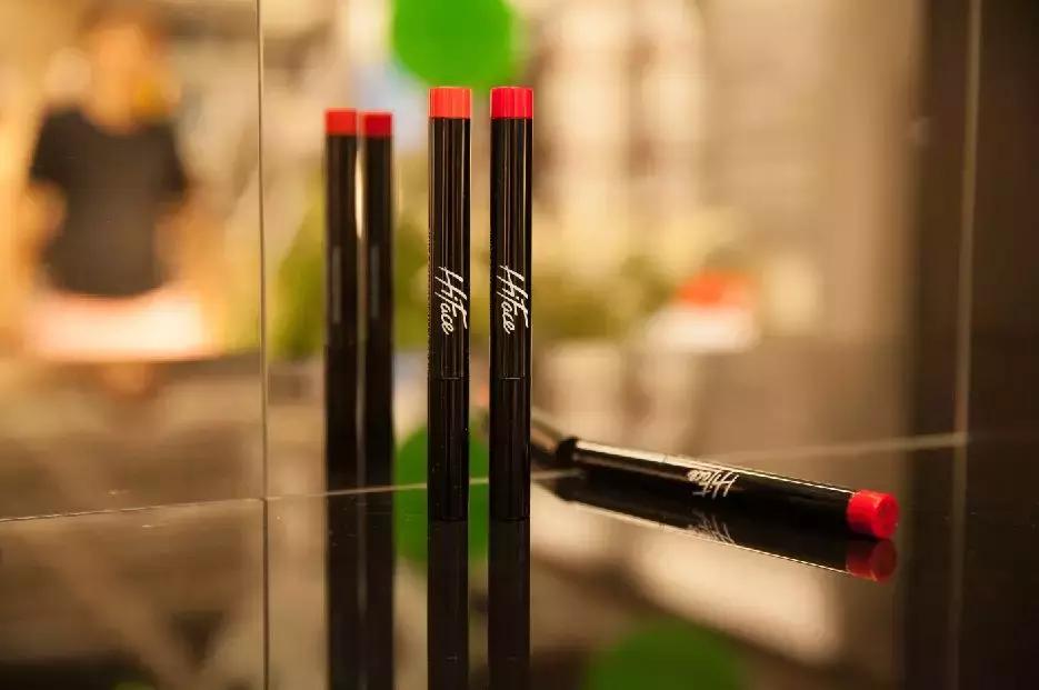 显白口红试色真实测评,适合夏季口红亲测