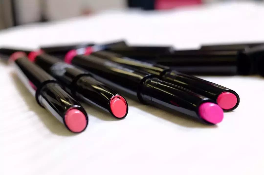 显白口红试色真实测评,适合夏季口红亲测