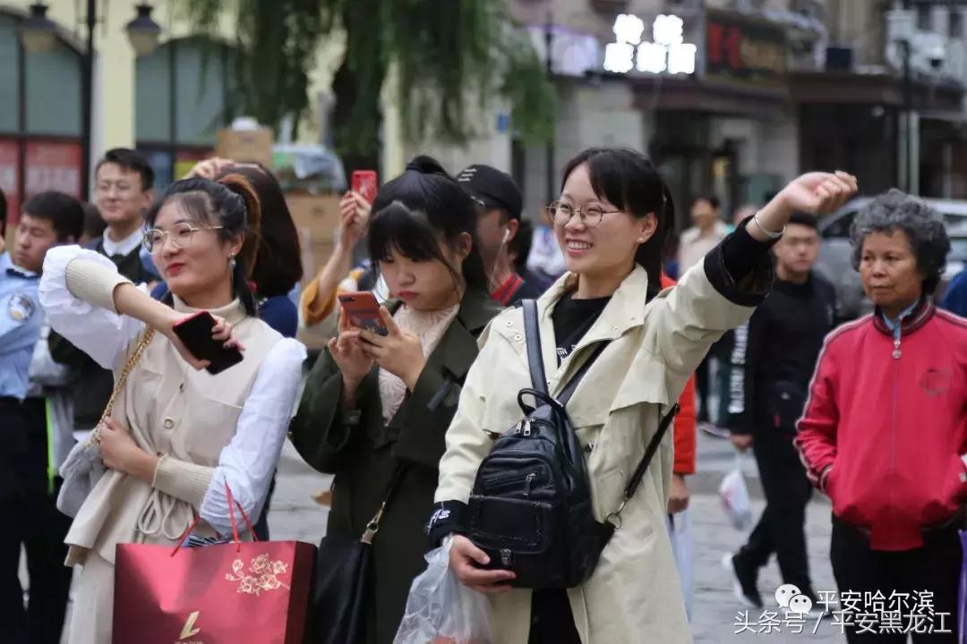 用实力圈粉哈尔滨百年老街流淌着公安民警的歌儿