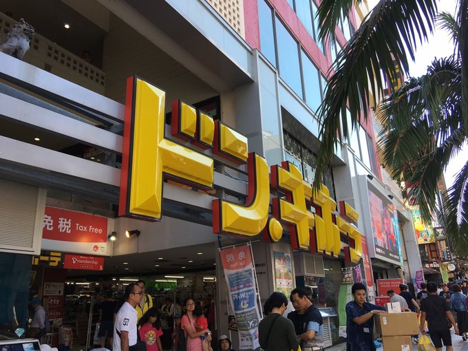 原来冲绳的二手中古店这么好逛，几百块巴宝莉，LV旅行包才4千！