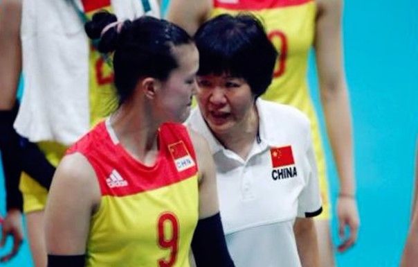 郎平东京奥运会中国女排多名老将,04年雅典奥运会女排决赛郎平解说