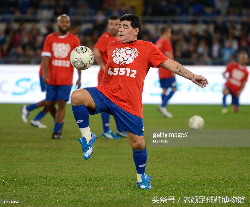 马拉多纳夺冠时的球鞋,球王马拉多纳球鞋