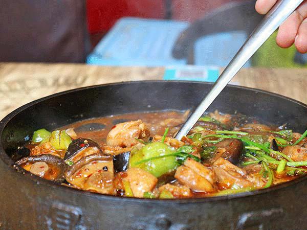 邯郸这家鸡腿煲中的LV,吃第一口就失控,连汤汁都想打包带走!