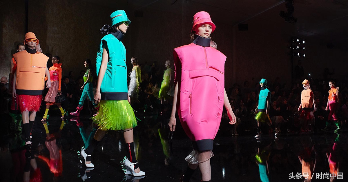 秦舒培助力维密秀,秦舒培秀肌肉