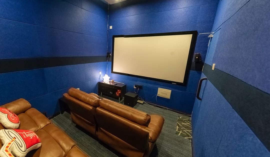 2000+部电影、游戏任意撸!这家影院堪称反套路约会NO.1圣地!