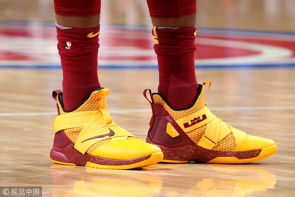 今日nba上脚球鞋欧文,今日nba球鞋上脚精选新浪看点