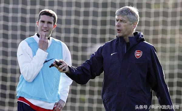 范佩西阿森纳英超红牌,范佩西告别英超发文