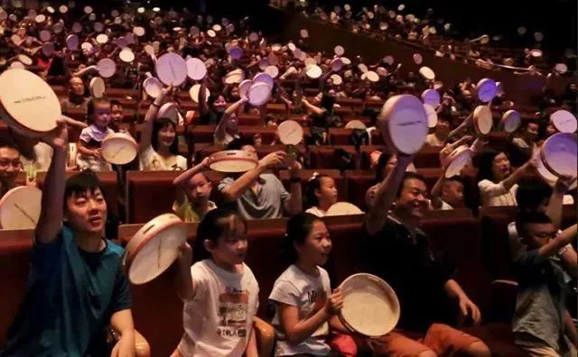 2018ADM有一张可以睡100人的床，大家躺平纯聊天……