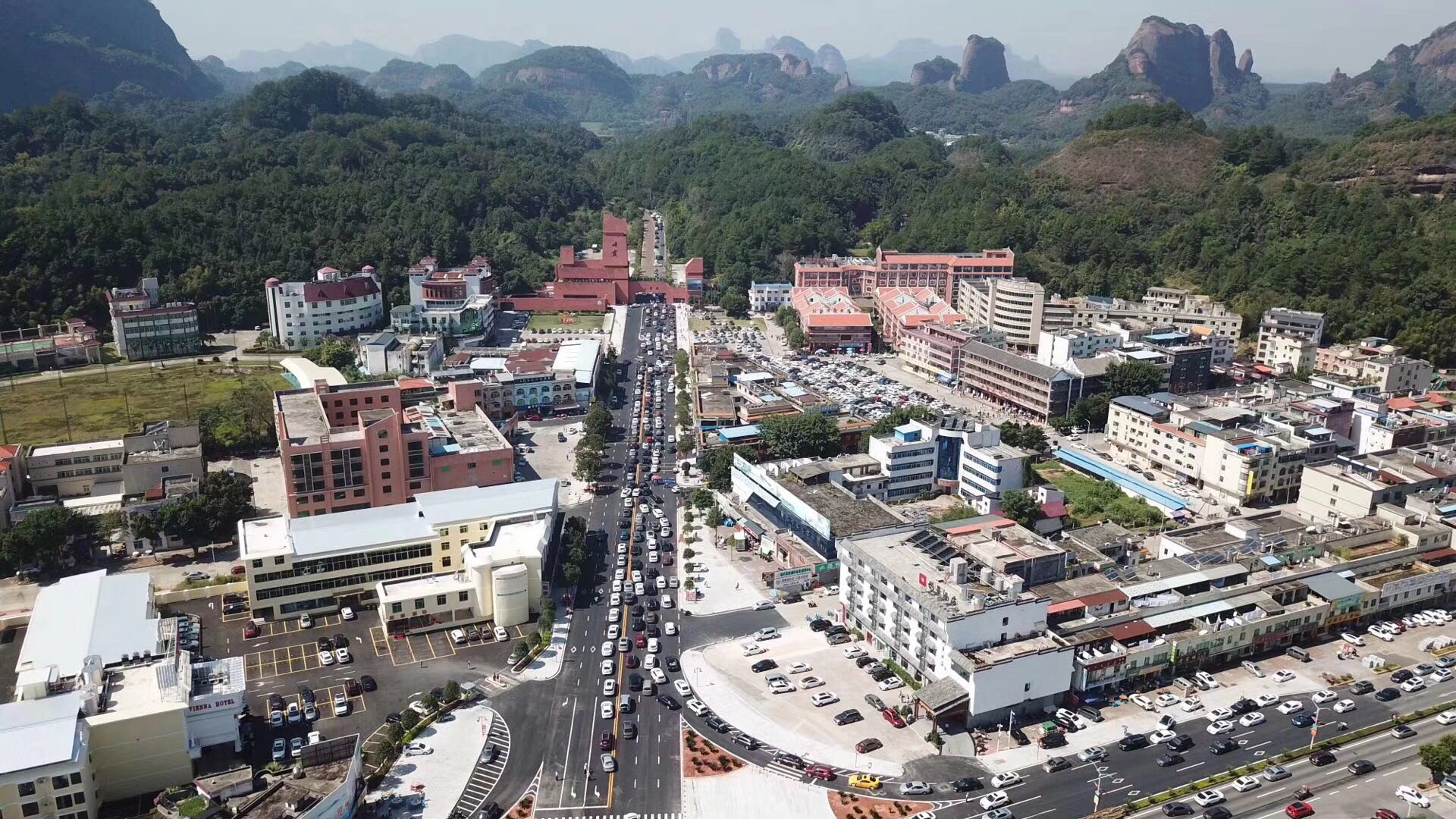 丹霞山景区内住宿多少钱,到丹霞山当天有没有地方住宿