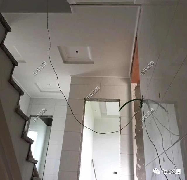 农村自建房三层小别墅真实视频,2022年河南自建房包工280一平贵吗