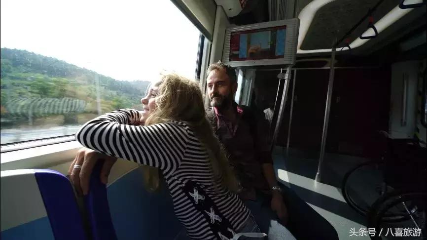 老外游崂山,坐青岛11号线去崂山