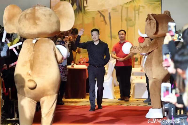 丁俊晖第1次拿世界冠军17岁,丁俊晖入选第一批台球名人堂