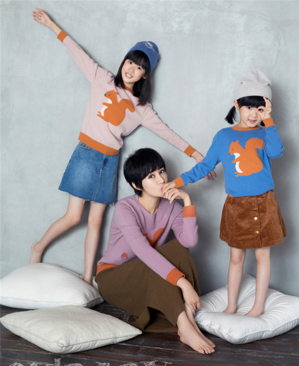 贝儿弹吉他,12岁贝儿弹吉他有模有样