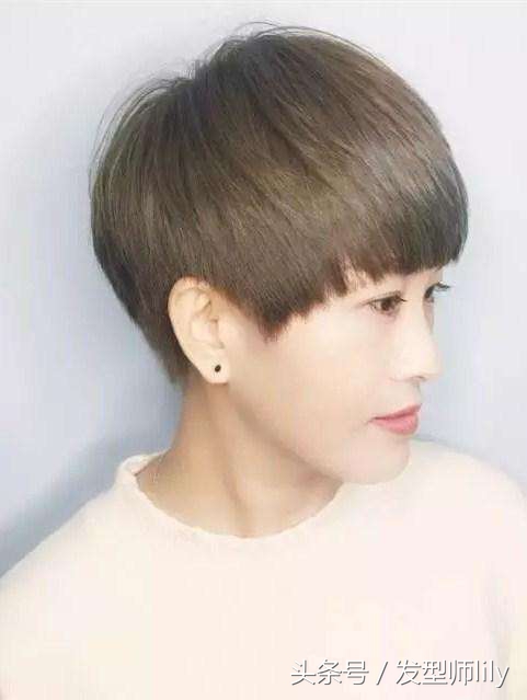 适合发量多且蓬的短发烫,露耳短发蓬松烫什么样的