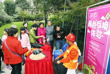 为金婚夫妇“补办”婚礼新希望·鼎晟物业首届“久久节”落幕