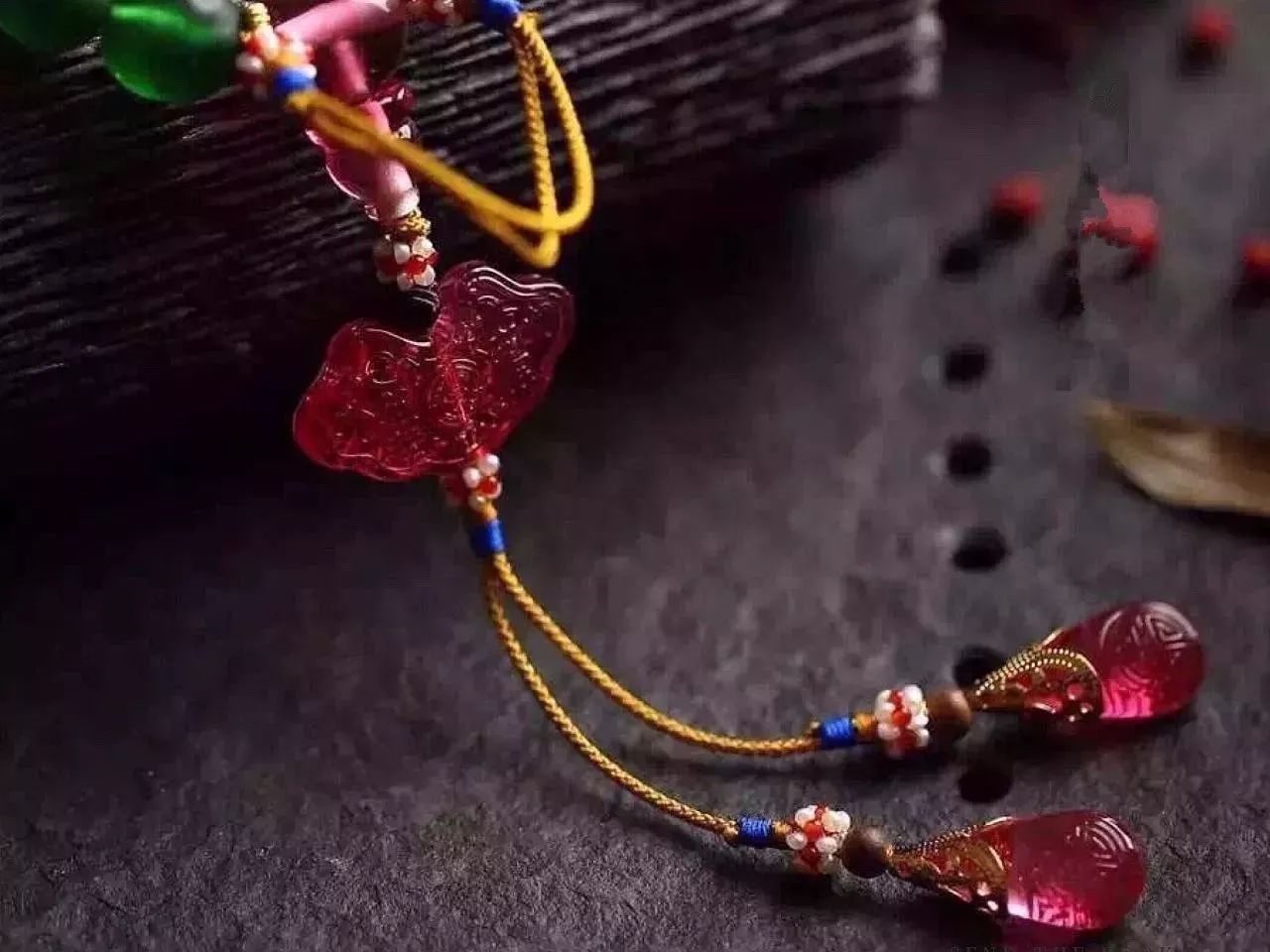 施华洛世奇水晶和天然水晶的区别,施华洛世奇天鹅水晶真假鉴别